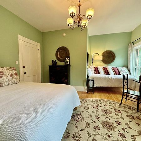 The Edwards Waterhouse Inn Fredonia Extérieur photo