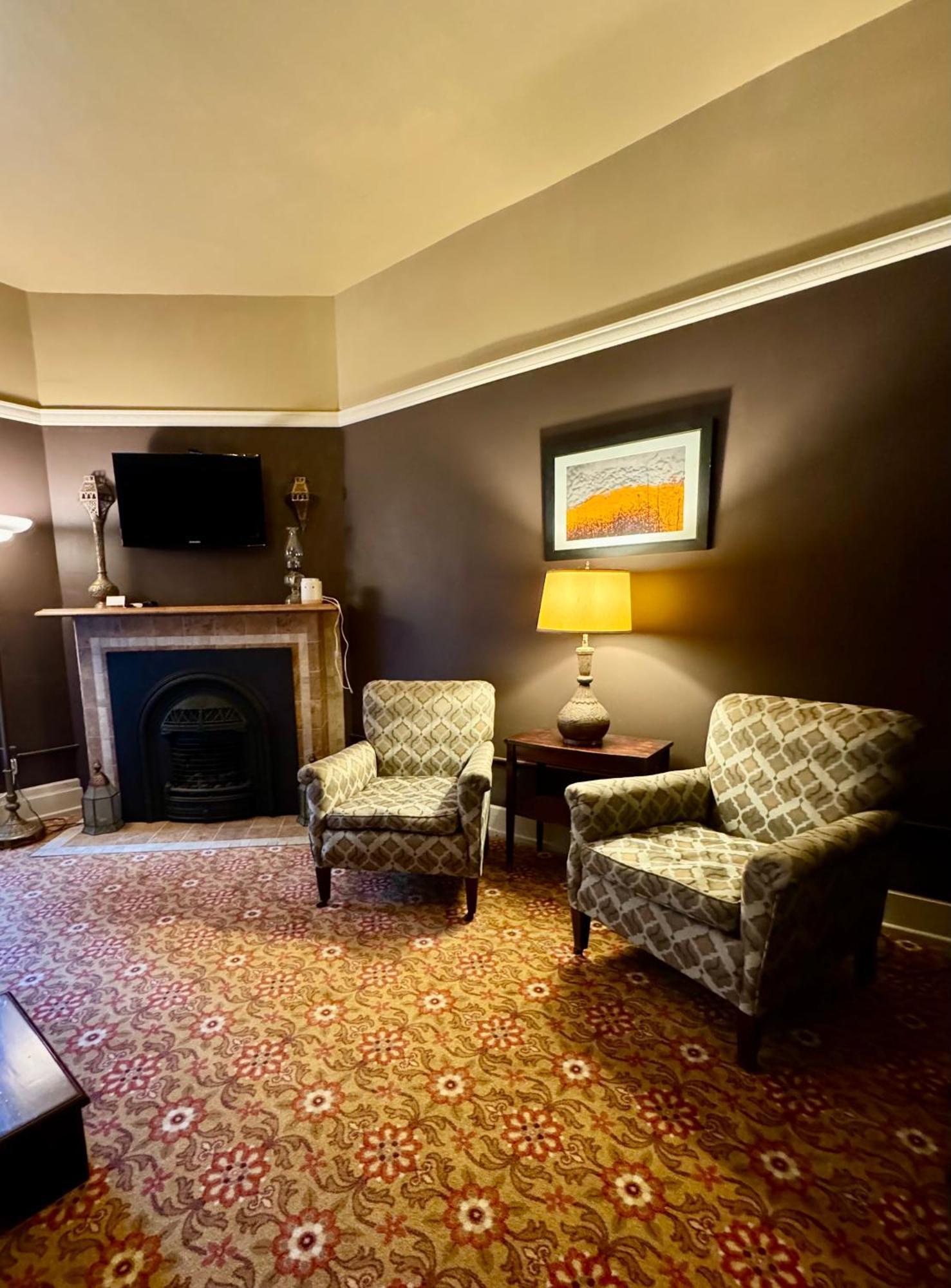 The Edwards Waterhouse Inn Fredonia Extérieur photo