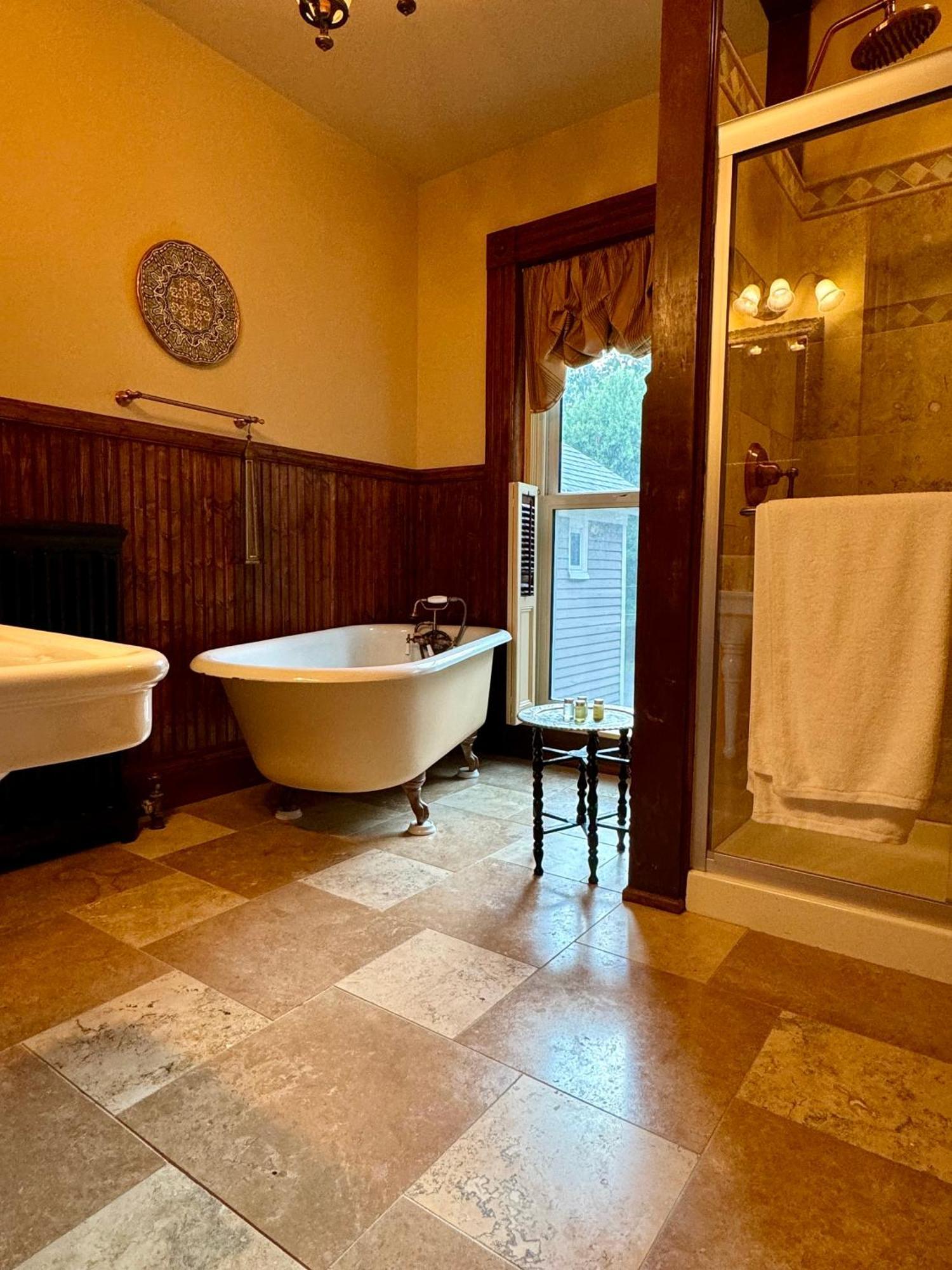 The Edwards Waterhouse Inn Fredonia Extérieur photo