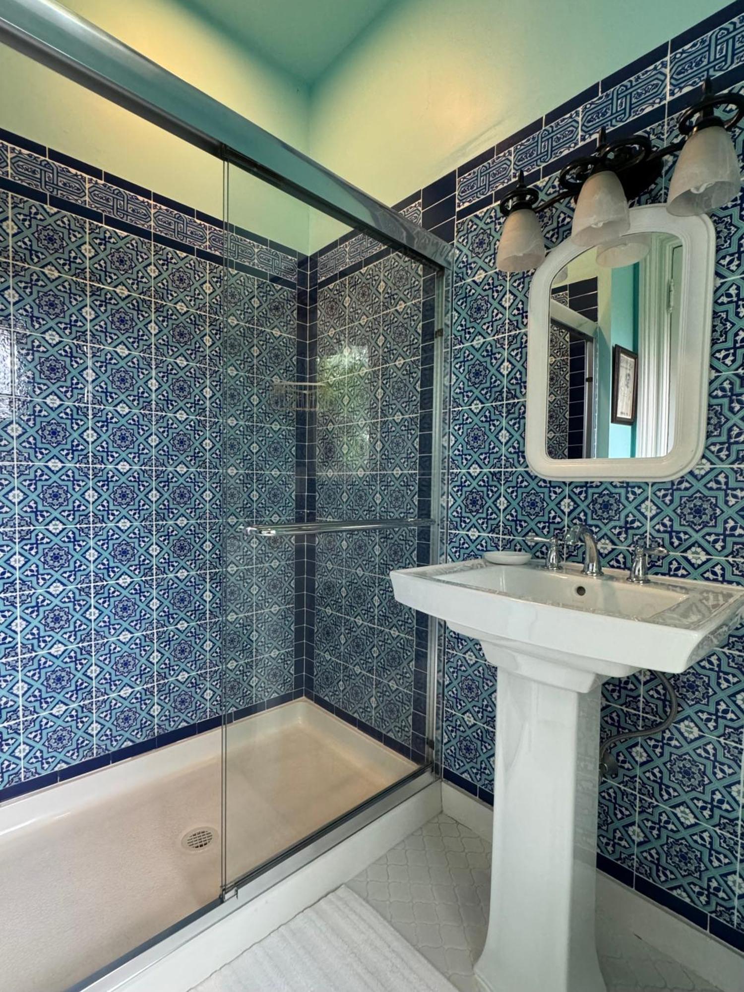 The Edwards Waterhouse Inn Fredonia Extérieur photo