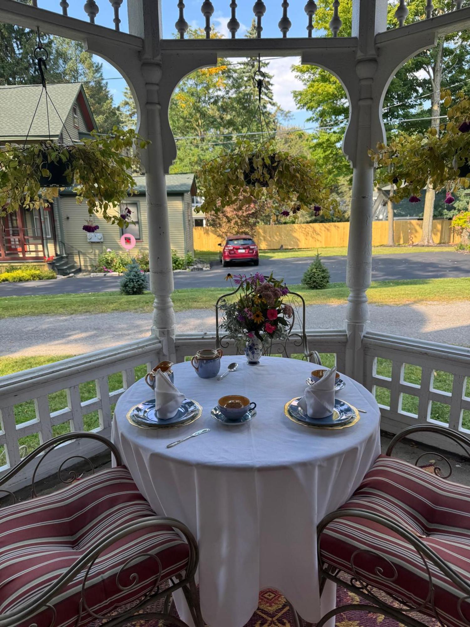 The Edwards Waterhouse Inn Fredonia Extérieur photo