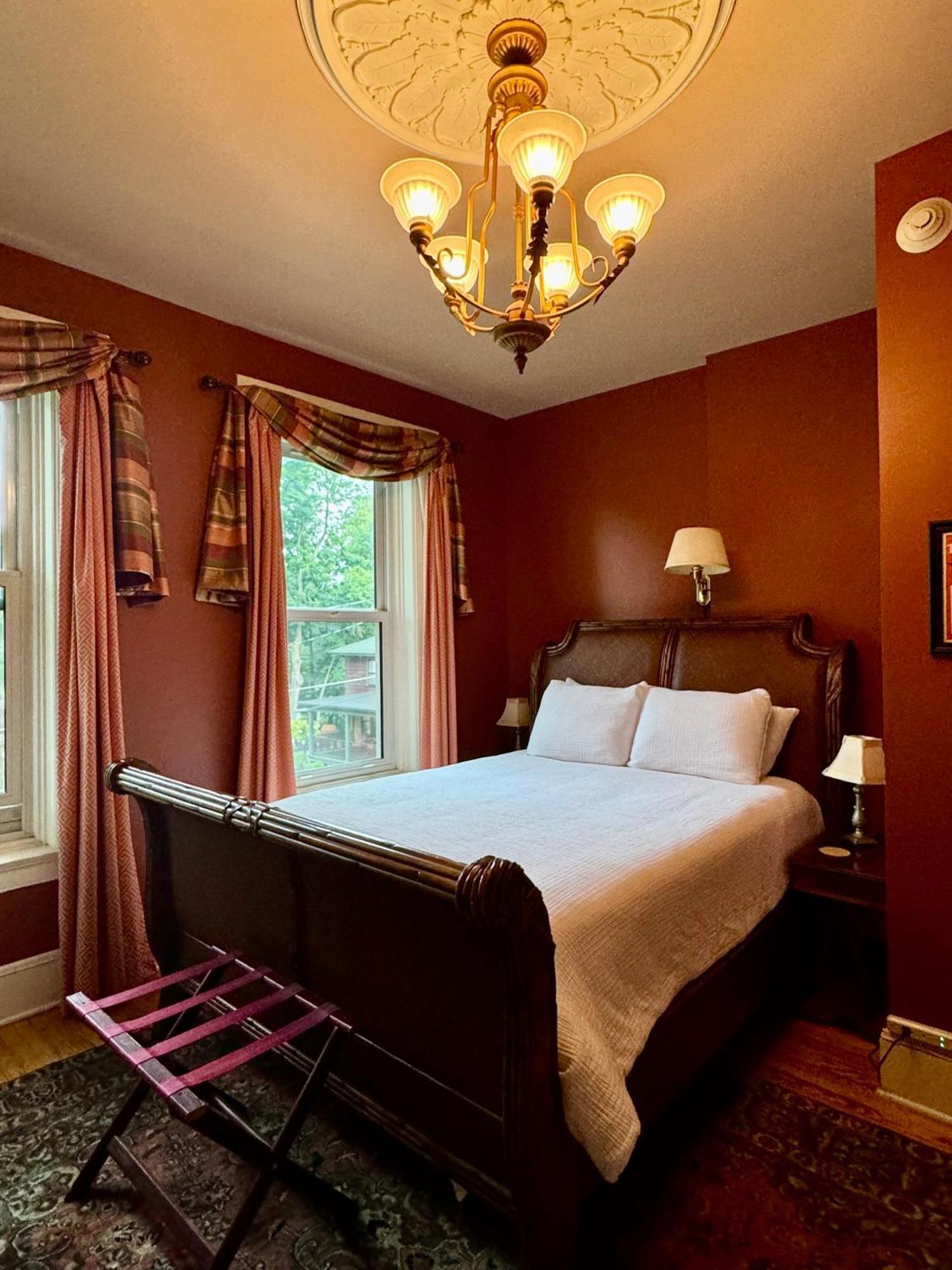 The Edwards Waterhouse Inn Fredonia Extérieur photo